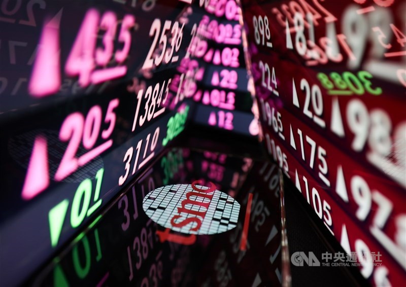 台股強勁走揚，強化散戶投資信心。（中央社檔案照片）