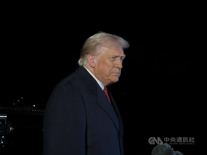 美國總統川普24日晚間展開亞洲行,他在白宮搭機啟程前受訪表示,會和中國國家主席習近平談到台灣,「很尊重台灣」。中央社記者侯姿瑩華盛頓攝 114年10月25日