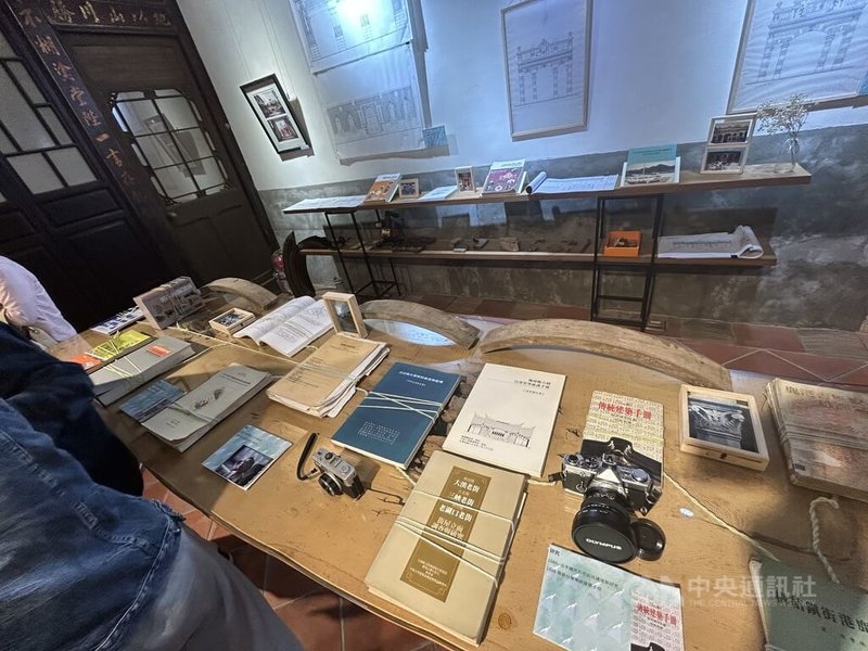 特展「由街到接–林會承教授大溪研究的啟程與傳承」呈現學者林會承45年來研究成果,將在桃園市大溪蘭室展出至11月16日。中央社記者邱祖胤攝 114年10月25日