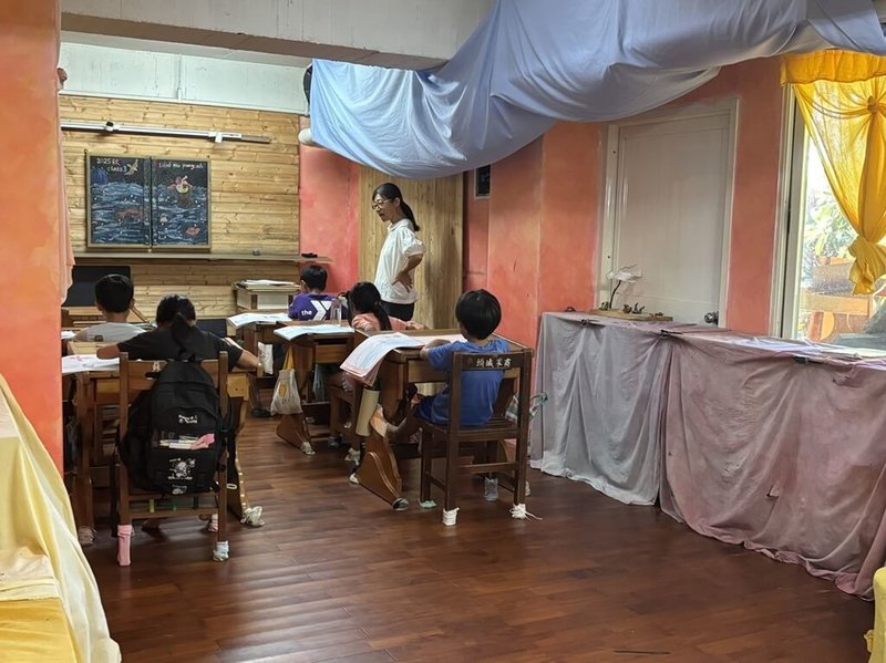 教育部25日發布新聞稿,114年度補助7個團體,推動原住民族部落服務學習、傳統樂舞、族語學習等活動。花蓮縣豐濱鄉港口部落的族人們自主成立TAMORAK阿美語共學園,推廣全母語的學習環境。(教育部提供)中央社記者陳至中台北傳真 114年10月25日