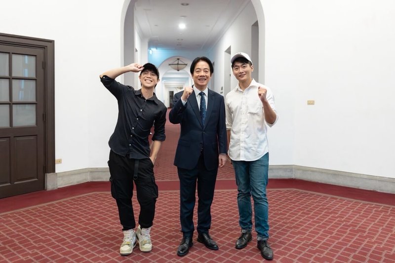 適逢古寧頭戰役76週年,總統賴清德與歷史作家李文成、知識型YouTuber林辰共同錄製以「台灣人不能忘記的日子:金門古寧頭勝利紀念日」,影片25日上線,總統以和平、團結為核心,再次重申守護主權的重要性。(總統府提供)中央社記者溫貴香傳真 114年10月25日