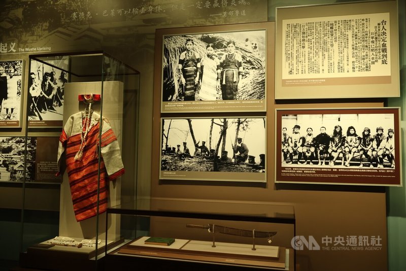 中國人民抗日戰爭紀念館25日舉行「台灣同胞抗日史實展」開幕式。圖為該展覽陳列霧社事件相關介紹。中央社記者謝怡璇北京攝 114年10月25日