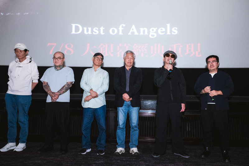 影星顏正國10月初病逝，他生前的演藝圈好友自發性放映他主演的「少年吔，安啦！」並做慈善，喜翔（左起）、鋼鐵爸、廖慶松、杜篤之、高捷、褚明仁出席並細數跟顏正國的回憶。（牽猴子提供）中央社記者王心妤傳真 114年10月26日