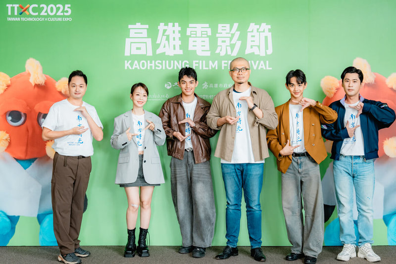 電影「南方時光」演員鄭有傑(左起)、孫淑媚、温傑恩、導演曹仕翰、演員陳玄力、黃迪揚26日出席高雄電影節放映,並分享拍攝期間的故事。(高雄電影節提供)中央社記者王心妤傳真  114年10月26日