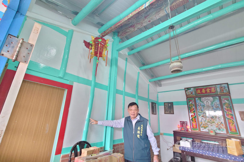 總統賴清德26日到台南市新營區關心丹娜絲風災後房舍修繕情形,台南市民政局長姜淋煌(圖)說明受災戶房屋修繕完成後現況。中央社記者楊思瑞攝  114年10月26日