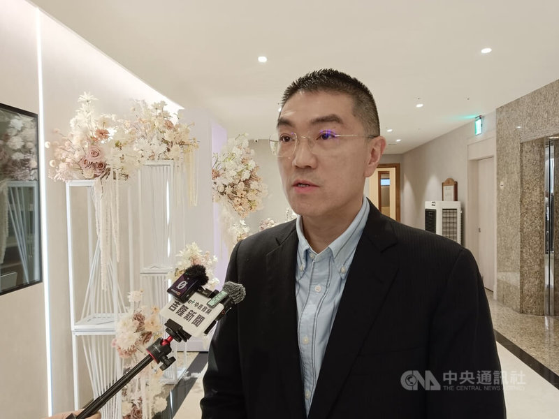 基隆市長謝國樑(圖)27日出席在基隆長榮桂冠酒店舉辦的宣導活動前受訪說,基隆市國民運動中心營運商是不良廠商,在他入主市府前,就未依規定繳交費用。中央社記者王朝鈺攝 114年10月27日
