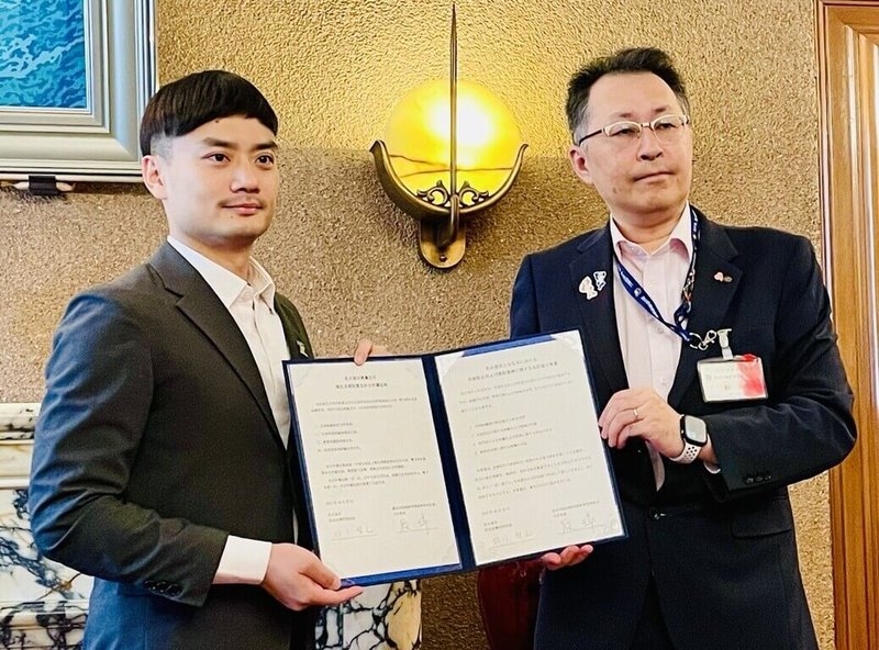 台北市政府日前與日本名古屋市簽署「強化災害防救友好合作備忘錄」,將深化交流災害防救、市民防災教育等領域。圖左為研究發展考核委員會主任委員殷瑋。(北市府提供)中央社記者劉建邦傳真 114年10月27日