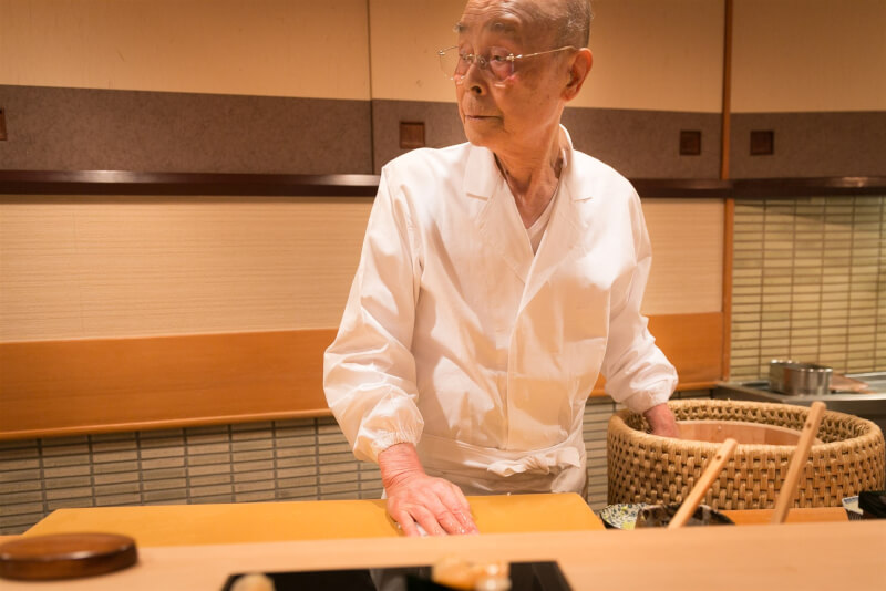 日本壽司傳奇人物小野二郎。(圖取自維基共享資源;作者City Foodsters,CC BY-SA 2.0)