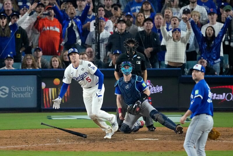 MLB世界大賽第3戰道奇靠著弗利曼的再見全壘打,以6比5獲勝。(美聯社)