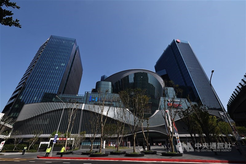 圖為台北市南港區LaLaport外觀。(中央社檔案照片)