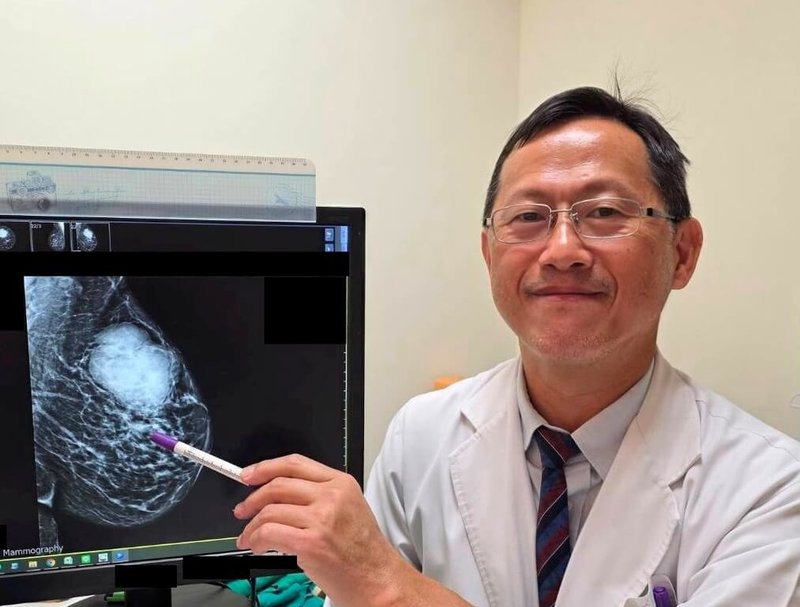 苗栗有婦人乳房有疼痛硬塊,就醫檢查並非乳癌,而是罕見肉癌,且腫瘤已近10公分大,增加治療困難度。大千綜合醫院外科部主任馮啟彥(圖)29日提醒,身體有異狀,務必儘早就醫。(大千綜合醫院提供)中央社記者管瑞平傳真 114年10月29日