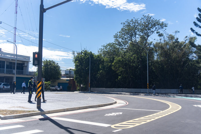 新竹市政府投入經費改善市區與新竹科學園區連接的要道高峰路506巷,市府表示,自20日完工通車至今,車流運行相當順暢,有效提升通行效率與安全性。(新竹市政府提供)中央社記者魯鋼駿傳真 114年10月29日