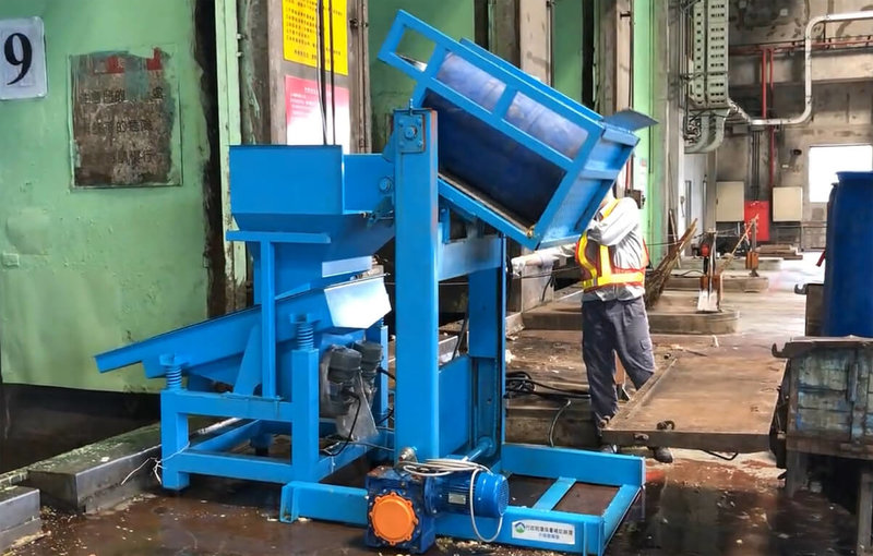 因應非洲豬瘟防疫,目前中央宣布禁用廚餘養豬。彰化縣環保局29日指出,目前因應防疫須快速消耗熟廚餘,除部分由黑水虻去化,其餘全送至焚化廠處理。(彰化縣環保局提供)中央社記者鄭維真傳真 114年10月29日