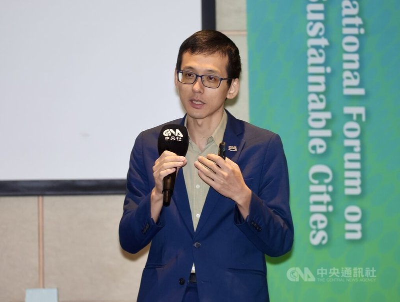 中央社「2025智慧永續城市國際論壇」30日在台北舉行，AWS台灣公部門業務總監傅元亨（圖）出席，以「智慧永續城市的下一個關鍵字」為題發表專題演講。中央社記者張皓安攝　114年10月30日