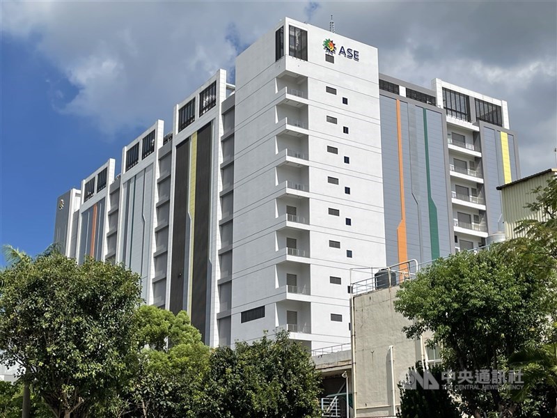 圖為日月光高雄廠區一隅。（中央社檔案照片）