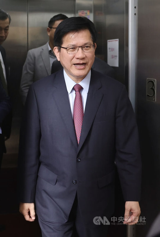 有意參選下屆高雄市長的民進黨立委林岱樺被控詐領助理費案遭起訴。對此,外交部長林佳龍(圖)30日受訪表示,林岱樺認真問政、深耕基層,盼社會給予空間向支持者說明。中央社記者王飛華攝 114年10月30日