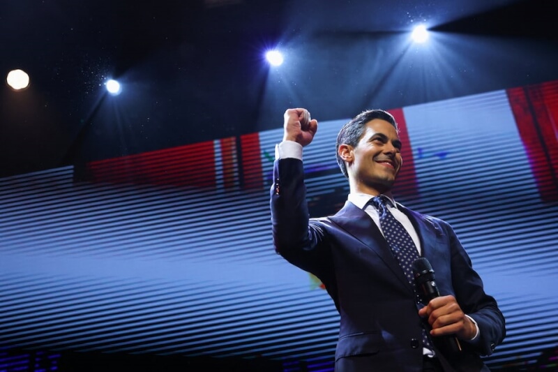 荷蘭中間派政黨領袖、38歲的葉騰帶領所屬政黨民六六黨(D66)於29日國會選舉中取得驚人成果。(路透社)