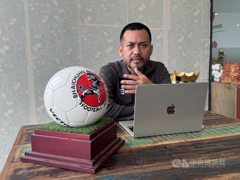 足球學校BBFS共同創辦人暨執行長泰德(Kishore Taid)(圖)回顧在足球運動關注度不如板球的印度,BBFS從創立至今的發展歷程,談及BBFS從單純的提供足球訓練,到走向從事「人生教育」,一路以來的種種嘗試。中央社記者李晉緯新德里攝 114年10月31日