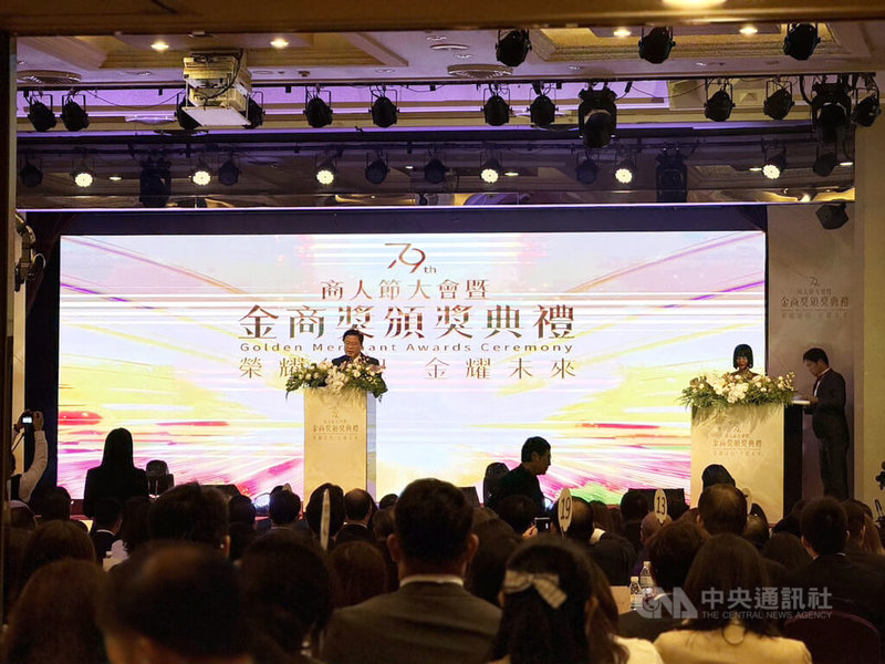 商總理事長許舒博31日出席全國商業總會第79屆商人節大會暨「金商獎」頒獎典禮,透露台美關稅應會有好消息。中央社記者曾智怡攝 114年10月31日