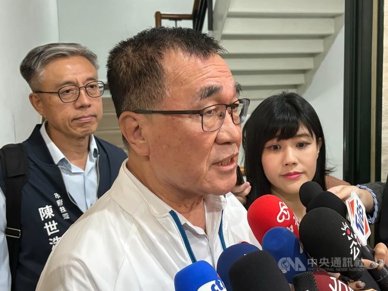 輝達台灣總部將落腳北士科T17、T18基地,台北市副市長李四川(前)31日表示,已與新光人壽初步協商解除地上權契約金額,希望能在民國115年2月的農曆年前與輝達完成簽約。中央社記者陳昱婷攝 114年10月31日