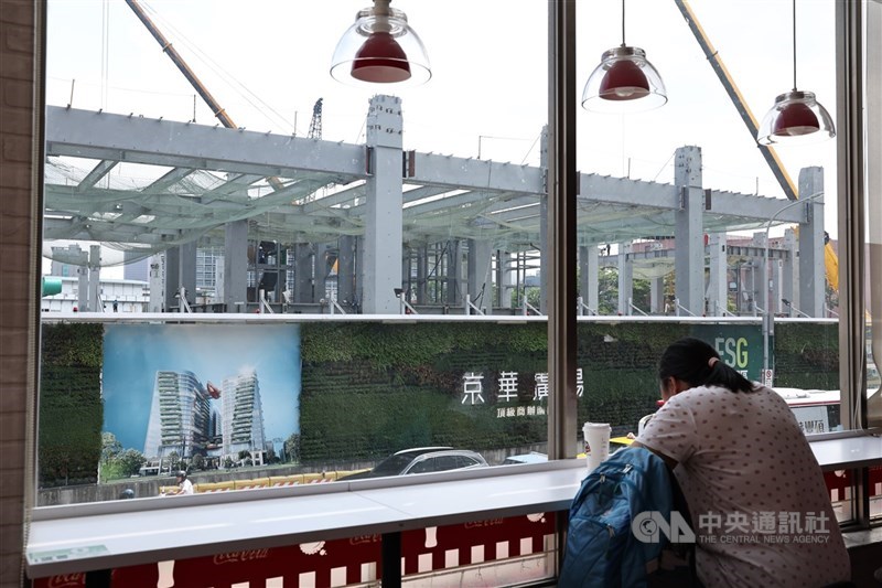 圖為去年8月京華城工地外觀。（中央社檔案照片）