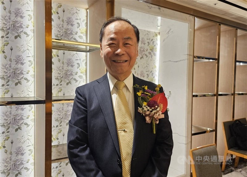 圖為亞洲光學董事長賴以仁。(中央社檔案照片)