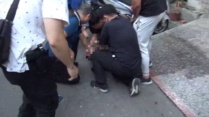 以越南籍陳姓男子為首的外籍車手團,從114年7月底在雲林縣斗六地區的金融機構提領共上千次,警方成立專案小組,陸續逮捕陳男等12人。(警方提供)中央社記者姜宜菁傳真 114年10月31日