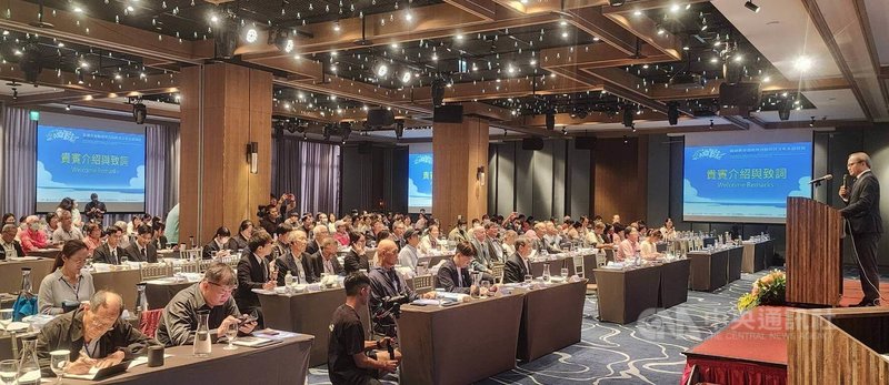 澎湖縣政府與澎湖科技大學共同舉辦「澎湖世界遺產潛力點海洋文化永續發展國際學術交流研討會」,31日在澎澄飯店登場,邀請專家學者交流研討。中央社  114年10月31日