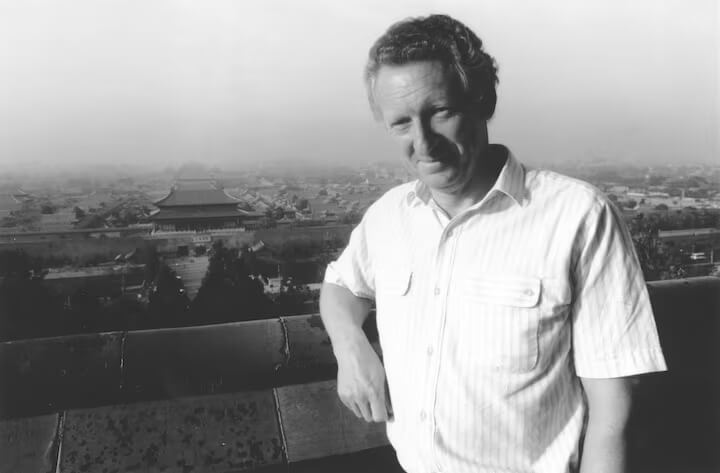 葛雷1988年在中國北京故宮前留影。(Grey family collection via 路透社)