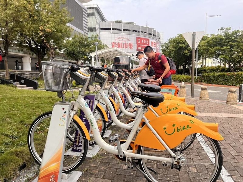 高雄市交通局表示,1日起,高雄YouBike掃碼租借將調整支付方式,改以iPASS MONEY或信用卡綁定付款,即日起停止再新增綁定LINE Pay支付扣款,已綁定者則可使用至114年12月31日止。(高雄市交通局提供)中央社記者蔡孟妤傳真 114年11月1日