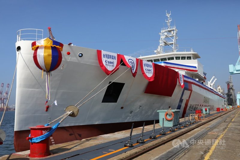 海洋委員會海巡署「籌建海巡遠洋巡護船發展計畫」,規劃民國113年至120年間,新建6艘高緯度遠洋巡護船,總經費約新台幣117億元,由台灣國際造船股份有限公司承接建造案,1日舉辦第1艘命名下水典禮,提升海上執法能量。中央社記者張已亷攝 114年11月1日