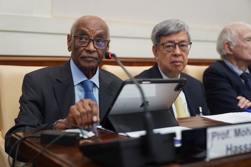 前副總統陳建仁(左2)出席教廷宗座科學院舉行的氣候變遷研討會,他表示會議探討如何將環境課程落實到各學齡層的教育體系,會中具體參考了許多國家的作法,讓他收穫良多。(陳建仁提供)中央社記者黃雅詩羅馬傳真 114年11月1日