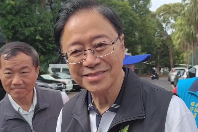 國民黨全代會1日舉行,新任黨主席鄭麗文走馬上任,不過桃園市長張善政(前)並未出席。對於媒體詢問對新主席就任有什麼祝福,張善政表示,「我想就請她盡情發揮」。(民眾提供)中央社記者吳睿騏桃園傳真 114年11月1日