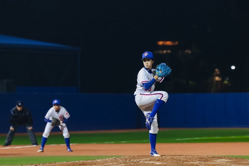 2025年第4屆亞洲盃女子棒球錦標賽台灣隊1日複賽與韓國交手攻勢往來,終場台灣以8比6搶勝晉級,2日將爭冠。圖為台灣先發投手陳郁霈。(中華民國棒球協會提供)中央社記者謝靜雯傳真 114年11月1日