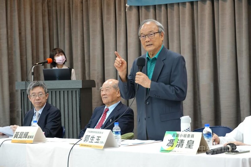 黃昆輝教授教育基金會1日公布「教師的AI素養民意調查」顯示,國中教師自評的AI素養分數,顯著低於國小、高中教師。中央社記者陳至中台北攝 114年11月1日