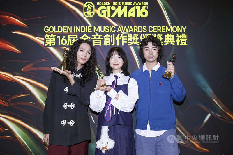 第16屆金音創作獎頒獎典禮1日晚間在台北流行音樂中心圓滿落幕,樂團百合花(圖)以專輯「萬事美妙」贏得最佳專輯獎。中央社記者鄭清元攝 114年11月1日