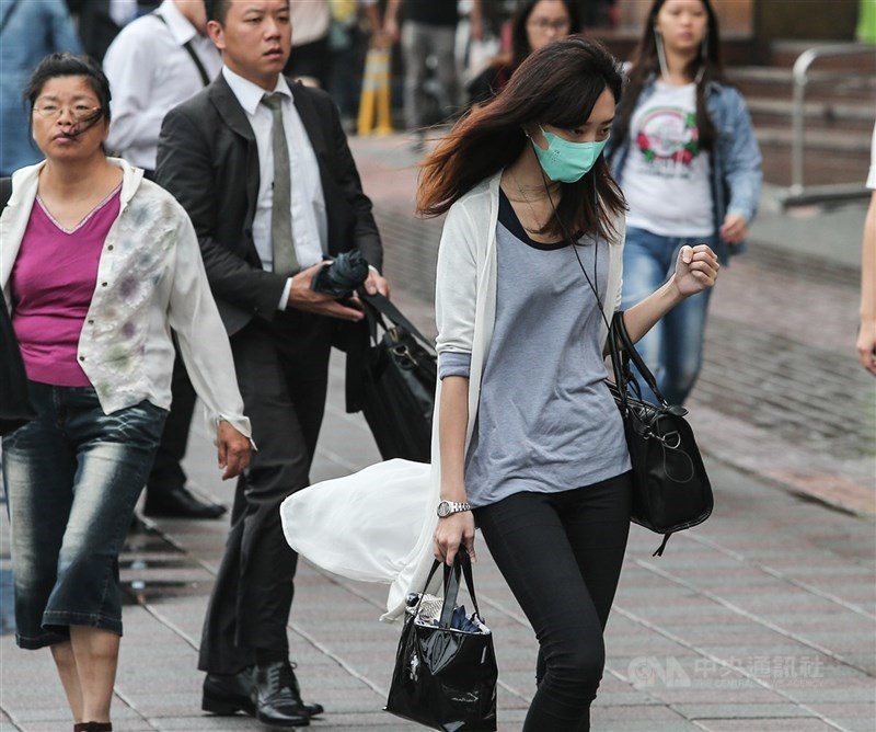 氣象專家吳德榮表示,1日受東北季風影響北台稍涼。(中央社檔案照片)