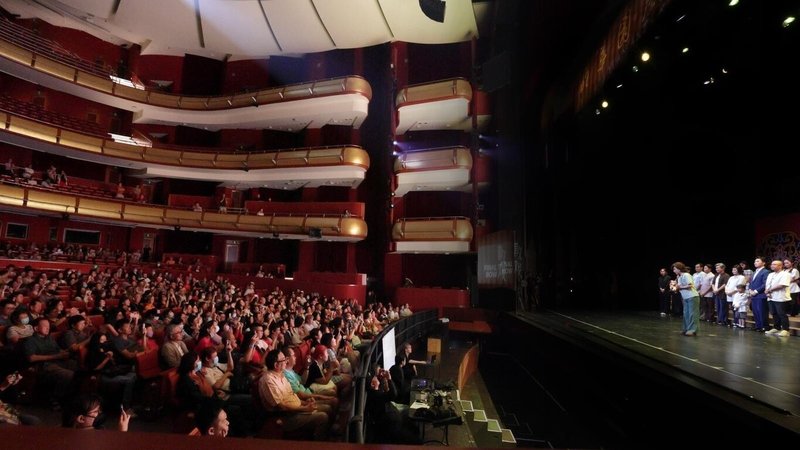 明華園戲劇總團經典劇作「散戲」在新加坡演出,吸引眾多粉絲觀賞。(明華園提供)中央社記者吳昇鴻新加坡傳真 114年11月1日