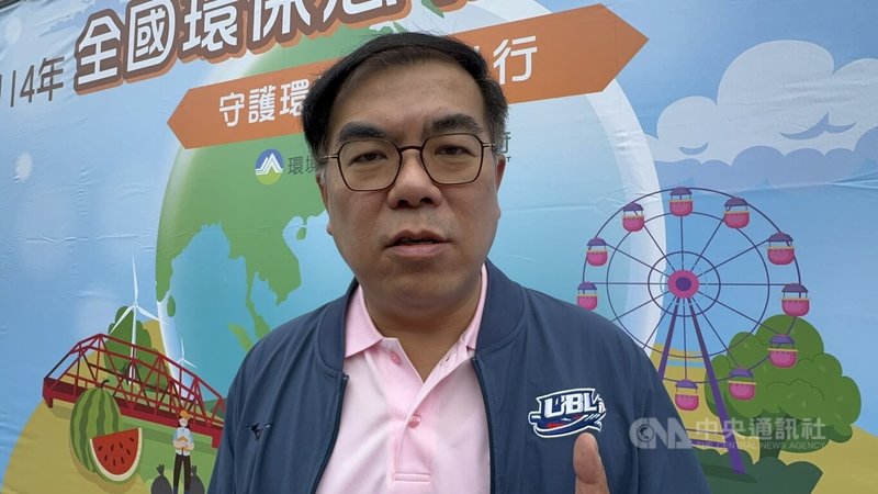 為防範非洲豬瘟,全台禁廚餘養豬,環境部長彭啓明(圖)1日說,目前廚餘去化量能充足,但環境部開始草擬中長期方案,將顯著減少廚餘量並有效去化,把廢棄物轉化為資源。 中央社記者姜宜菁攝 114年11月1日