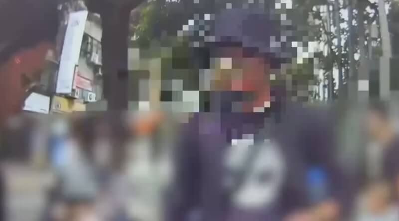 鄭姓男子1日持瓦斯空氣槍朝台北市福德國小操場試射，警方獲報找到鄭男並查扣瓦斯空氣槍等證物，初驗瓦斯空氣槍未達槍砲彈藥刀械管制條例標準，全案依違反社會秩序維護法送辦。（翻攝照片）中央社記者黃麗芸傳真　114年11月1日