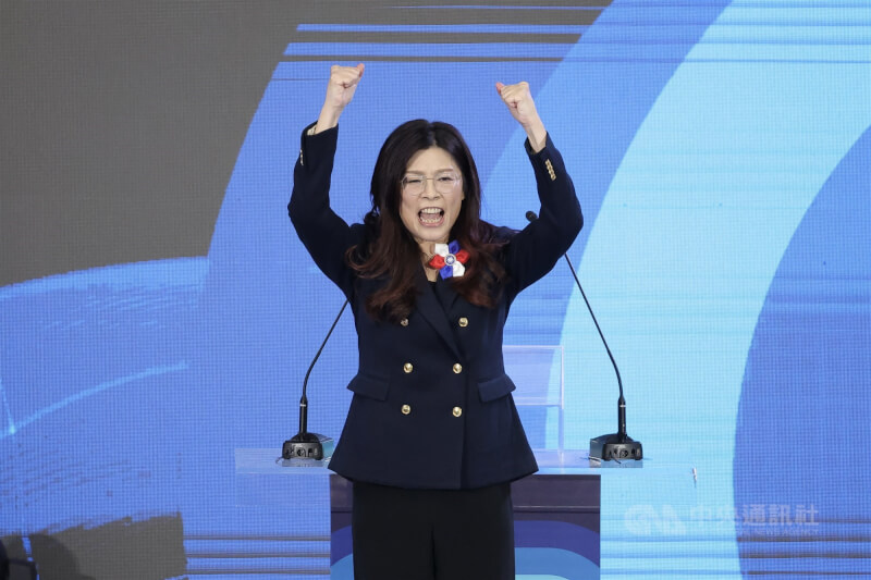 中國國民黨第22屆第1次全國代表大會1日上午在台北成功高中體育館舉行,新任黨主席鄭麗文(圖)上任致詞後高舉雙手歡呼。中央社記者翁睿坤攝 114年11月1日