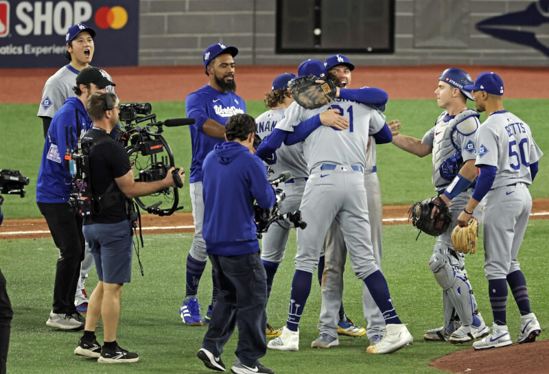 美國職棒世界大賽第6戰洛杉磯道奇以3比1擊敗多倫多藍鳥，將戰線延長至第7戰。（共同社）
