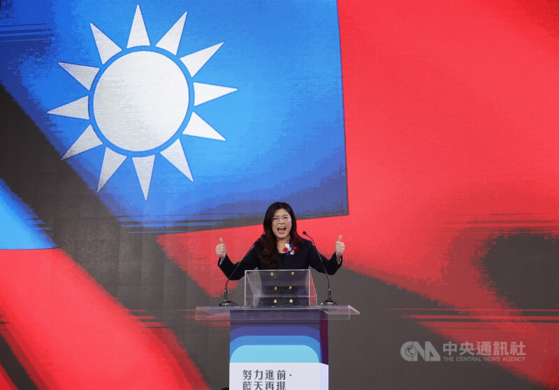 中國國民黨第22屆第1次全國代表大會1日在台北舉行，國民黨主席鄭麗文（圖）在完成宣誓就職後，向台下黨員代表發表談話。中央社記者趙世勳攝 114年11月1日