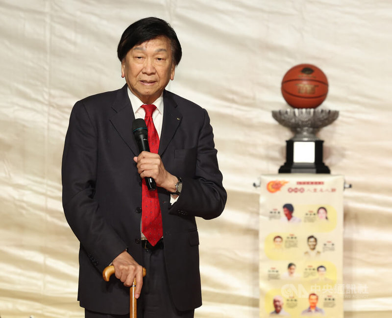 台灣籃球名人堂協會1日舉行第4屆入堂慶典，協會名譽理事長吳經國（圖）致詞時表示，在推動奧林匹克運動當中，文化是最重要、不可或缺的，並喊話盼與運動部攜手合作，「必須將這部分發揚光大，這是運動當中非常重要核心」。中央社記者張新偉攝　114年11月1日