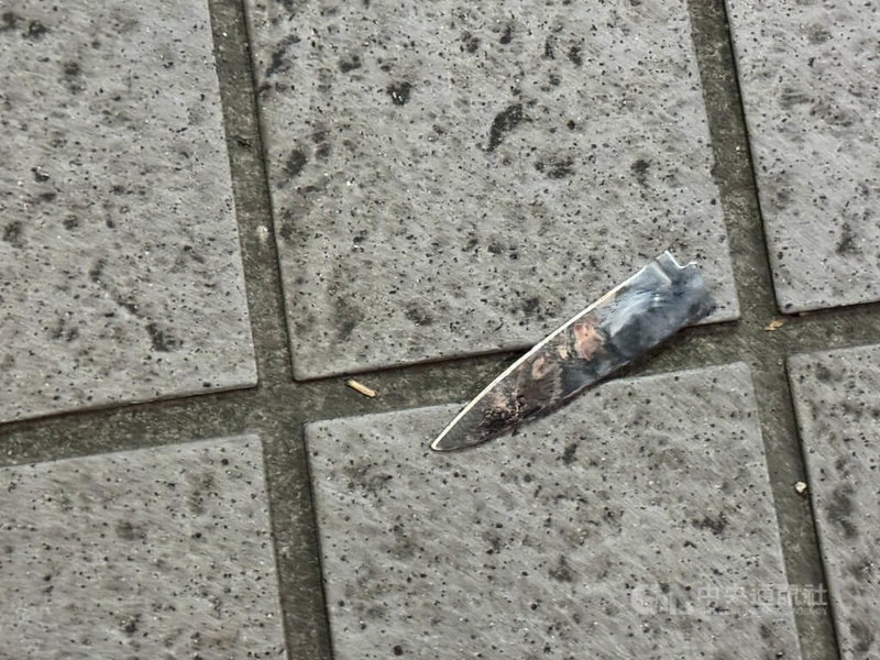 新北市三重2日晚間發生蘇姓男子疑因感情糾紛，持水果刀（如圖）挾持前女友及攻擊被害人的姊姊，最後在警方圍捕時墜樓亡。（翻攝照片）中央社記者王鴻國傳真　114年11月3日