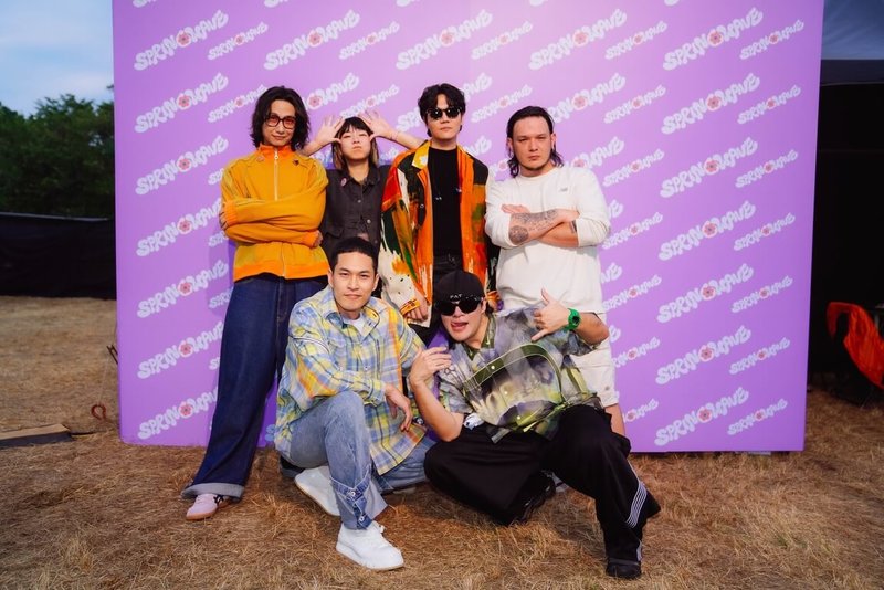 金曲樂團宇宙人分享，近來跟「怕胖團」在春浪音樂節20週年活動中合唱，雙方合作很開心，一見面就可以開啟打鬧模式，甚至大動手腳、摸來摸去鬧成一團，戲稱感情好到對彼此全身上下「再熟悉不過」。（相信音樂提供）中央社記者洪素津傳真　114年11月3日