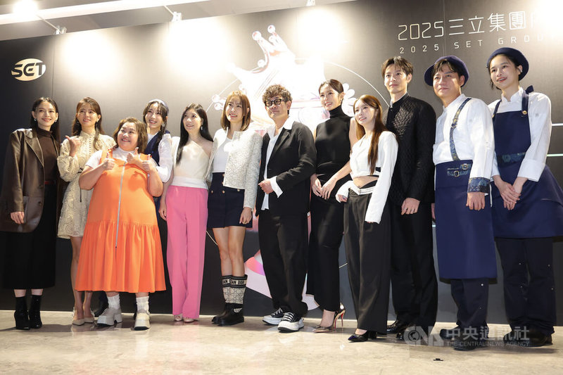 2025三立集團內容創新發布會3日舉行，藝人千千（右起）、陳隨意、曹佑寧、禾羽、任容萱、柯叔元、賈永婕、黃嘉千、隋棠、鍾欣凌、劉香慈、姚以緹出席，為即將推出的新節目、新劇宣傳暖場。中央社記者翁睿坤攝　114年11月3日