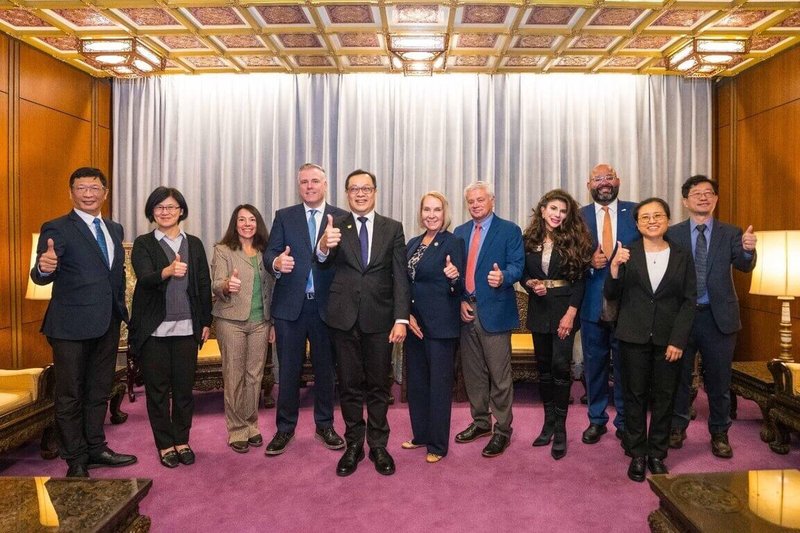 外交部政務次長陳明祺（左5）3日款宴美國新英格蘭地區州議會領袖訪問團。（外交部提供）中央社記者楊堯茹傳真 114年11月3日