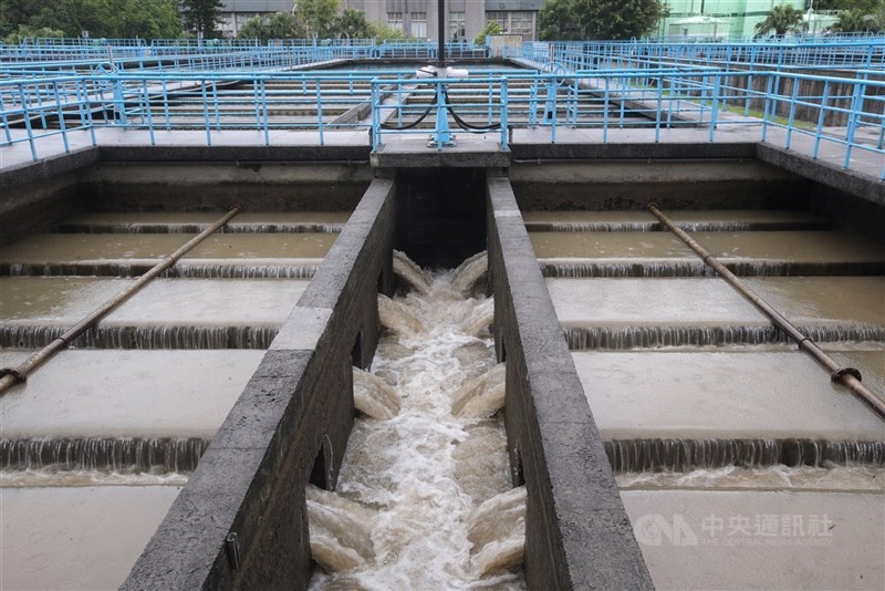 圖為北水處長興淨水場實施淨水。（中央社檔案照片）