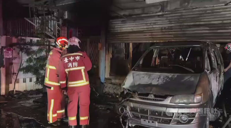 台中烏日區1處住宅3日凌晨發生火警，警消救出1對母女無呼吸心跳，送醫後女兒傷重不治、母親轉加護病房觀察。（翻攝照片）中央社記者蘇木春傳真　114年11月3日